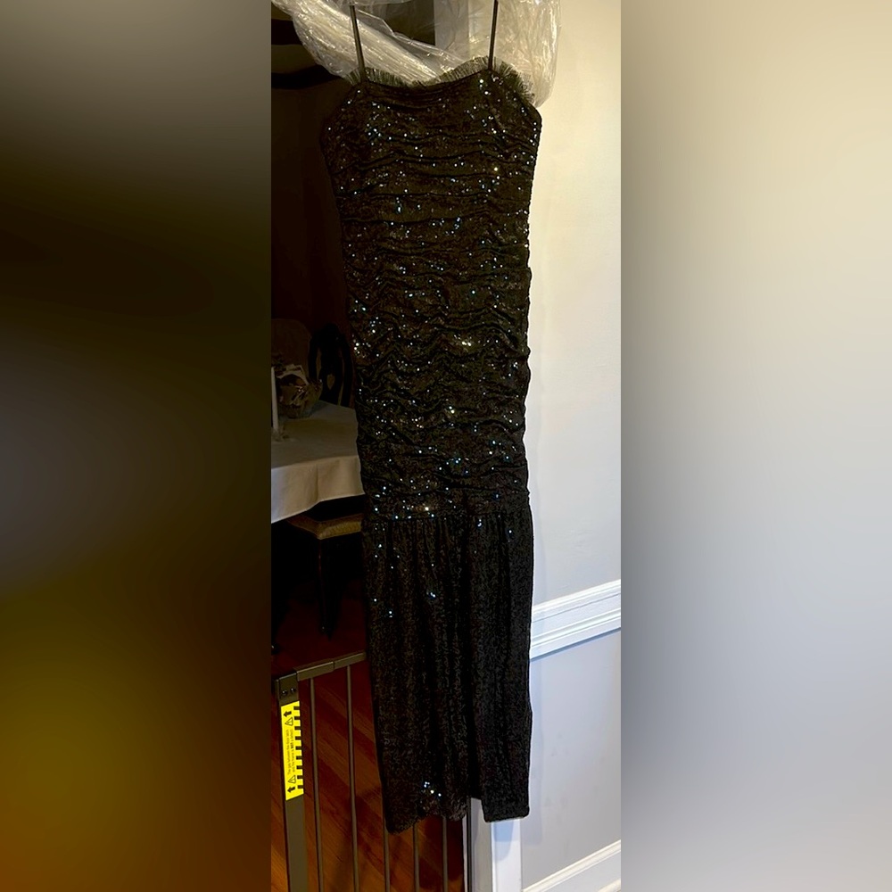 Women’s Aidan Mattox black sequence evening gown size 8